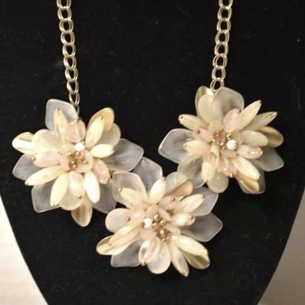 Vintage Chunky Lt. Pink/Cream Flowers Gold Tone Large Link Chain 18" Necklace